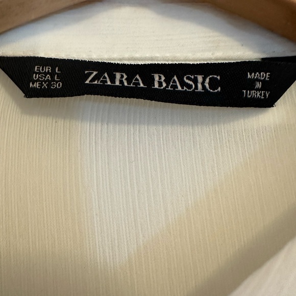 Zara Basic blouse in Size: Large - Picture 4 of 5